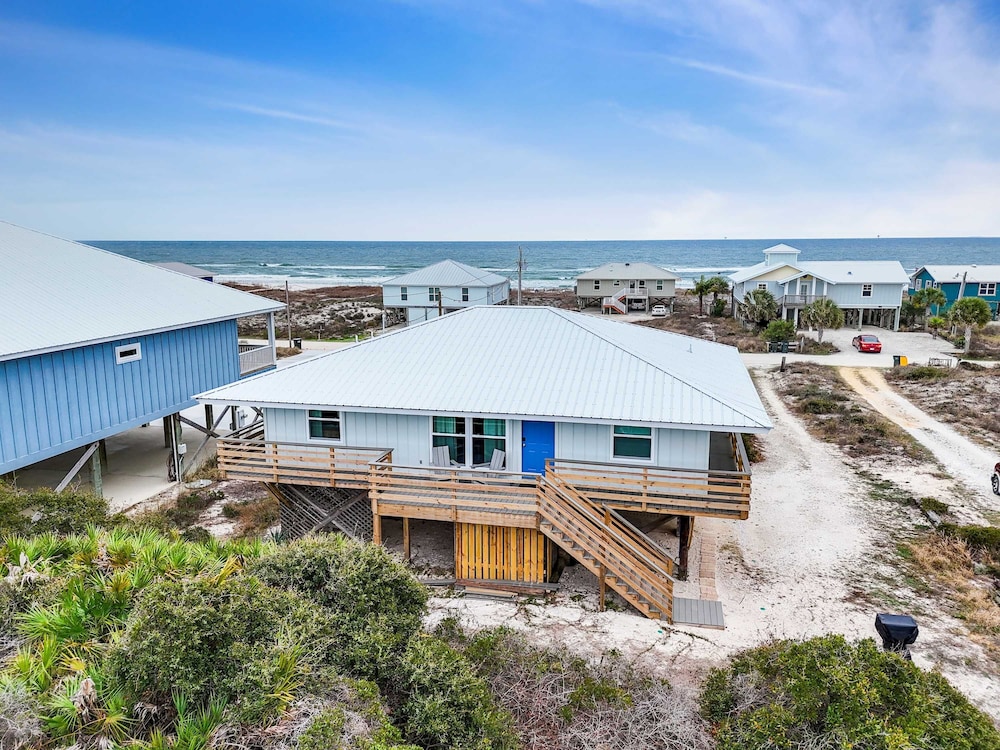 Beautiful Views Easy Beach & Bay Access in Gulf Shores, United States