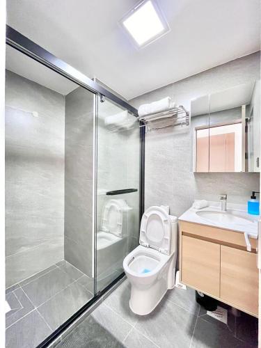 Metro Living Retreat Three Bedroom Apartment With Swimming Pool Fully Equipped Gym Ample Parking Space And Proximity To Major Shopping Malls