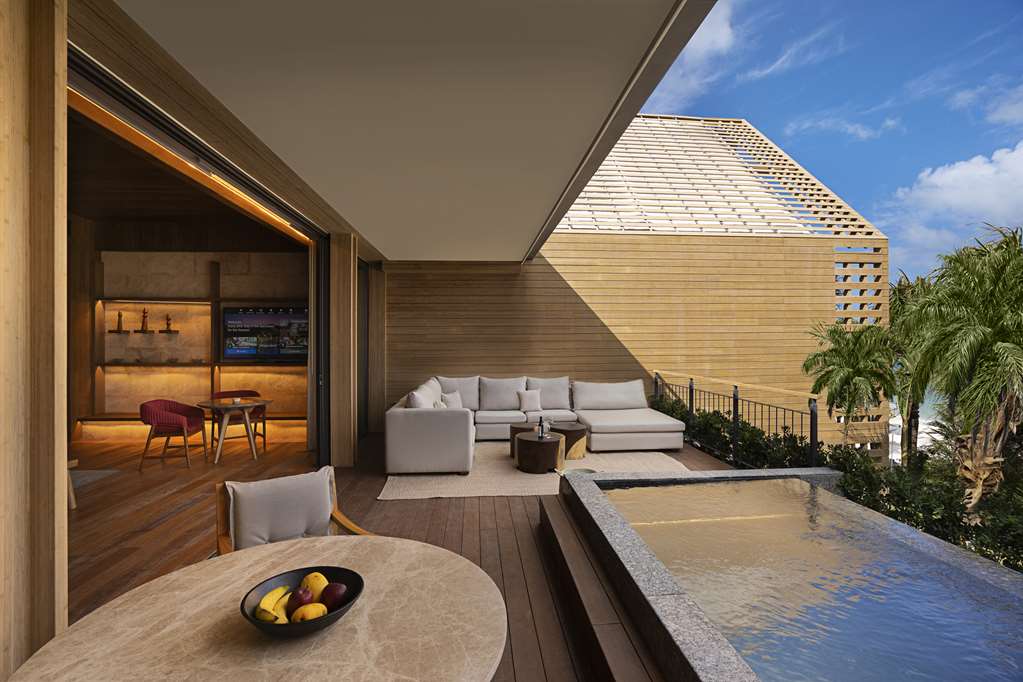 Oceanfront Veranda Pool Suite Bedroom