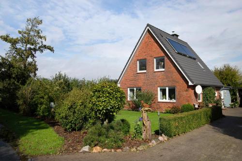 Hus an Diek in Unknown City, Germany