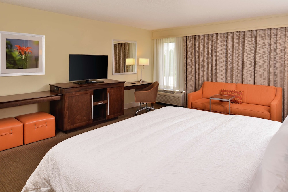 Hampton Inn South Hill - photo 17