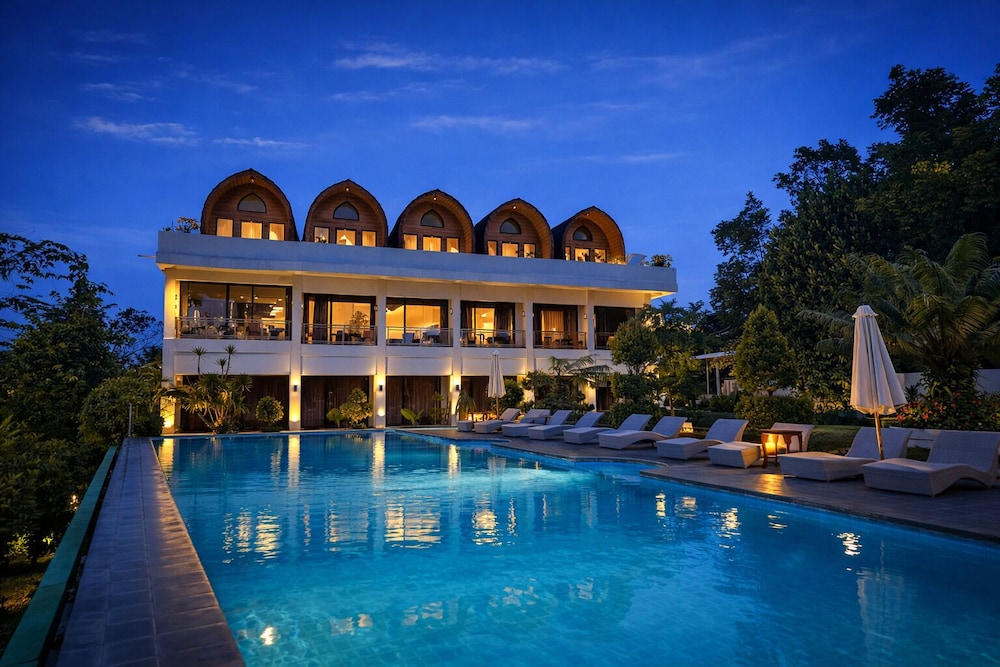 Nirvana Hotel Resort Tetebatu — 4-Star Luxury Hotel in Sikur, Indonesia