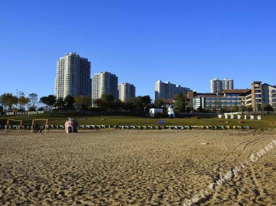 Overlooking the sea and looking at summer in Suizhong, People's Republic of China