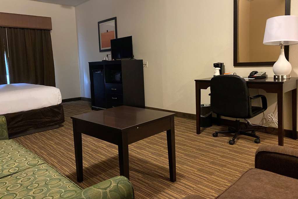 Baymont by Wyndham Houston North - photo 16