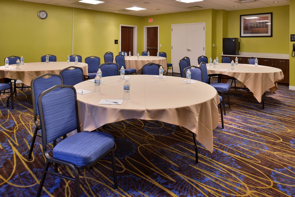 Hampton Inn & Suites Ann Arbor West - photo 54