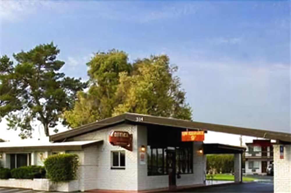 Lazy 8 Motel - photo 13