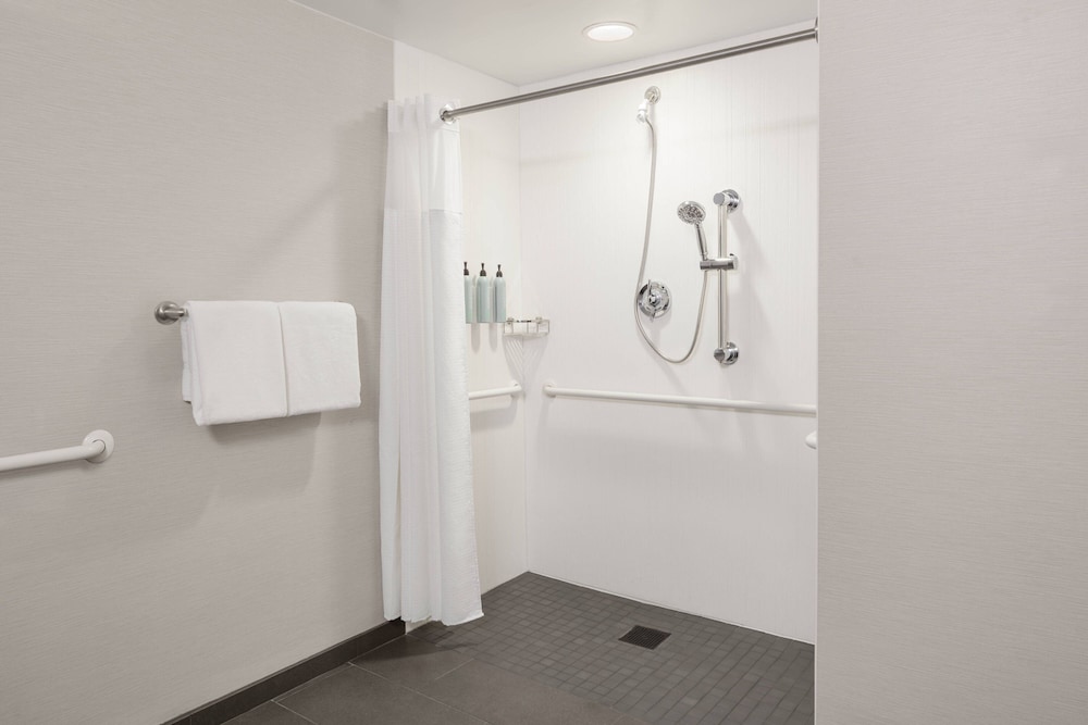 Courtyard by Marriott Portland Airport - photo 22