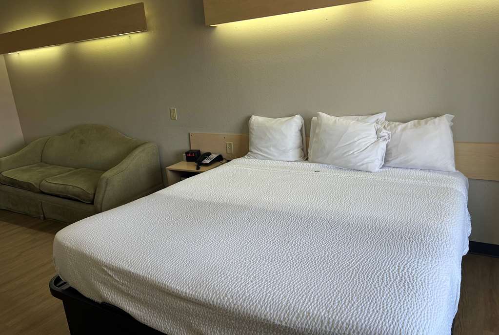 Days Inn & Suites by Wyndham Hutchinson - photo 22