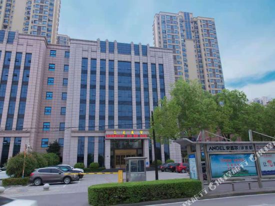 Yanlong Traders Hotel — hotel in Zhijiang