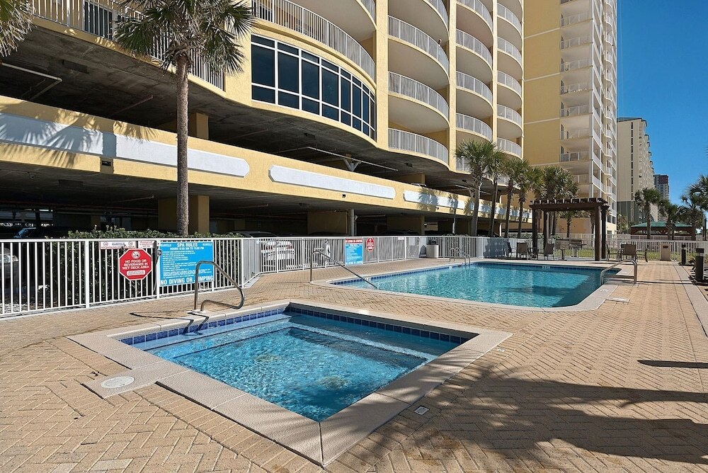 Beautiful Ocean Views 2 bedroom 2 bathroom Resort Pools - photo 11