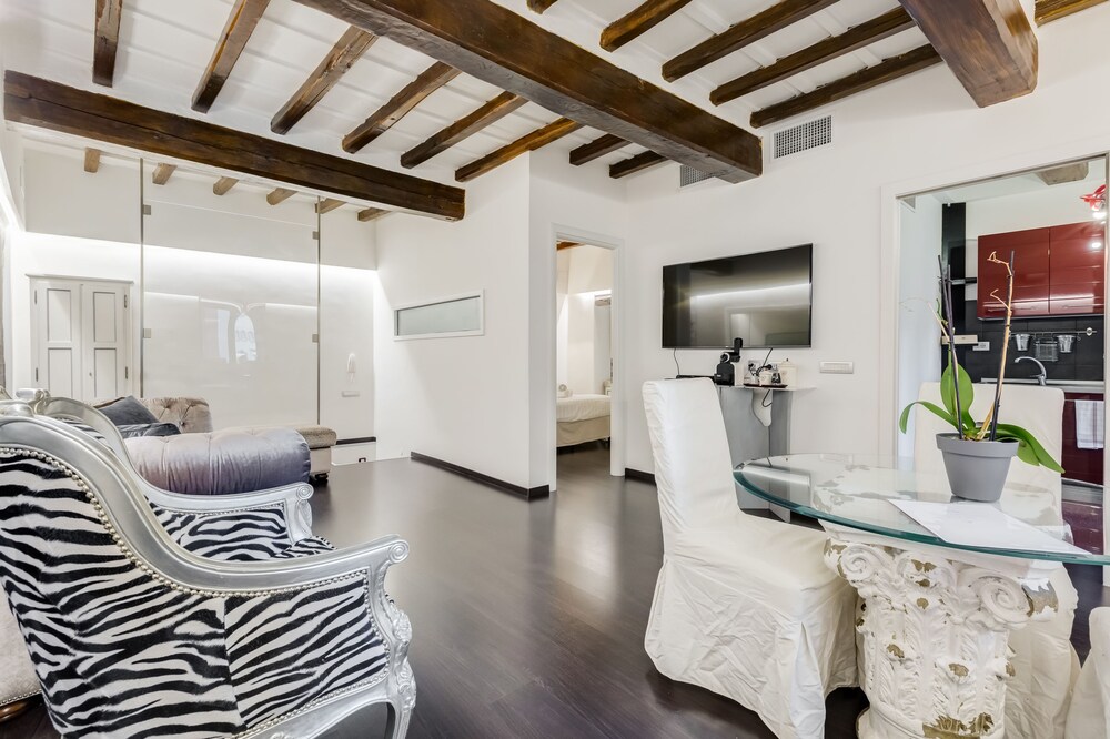 Colonna Suite Pantheon — 4-Star Luxury Hotel in Rome, Italy