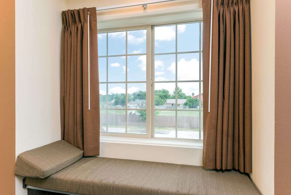 Microtel Inn and Suites Eagle Pass - photo 10