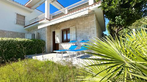 M404 Marcelli trilocale con giardino a due passi dal mare — 4-Star Luxury Hotel in Marcelli, Italy