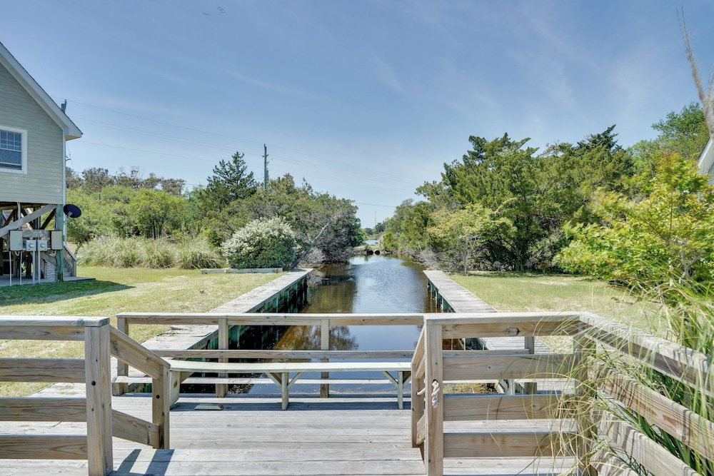 Buxton Vacation Rental w Shared Canal Access — 4-Star Luxury Hotel in Buxton, United States
