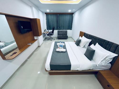 Hotel 4 Season in Vadodara, India