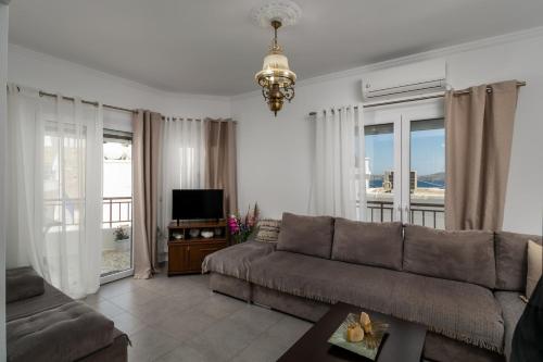 Renalda House in the Port of Adamas — 4-Star Luxury Hotel in Adamas, Greece