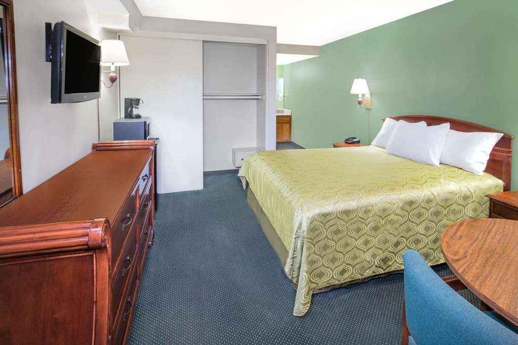 Days Inn by Wyndham Ontario Airport - photo 11