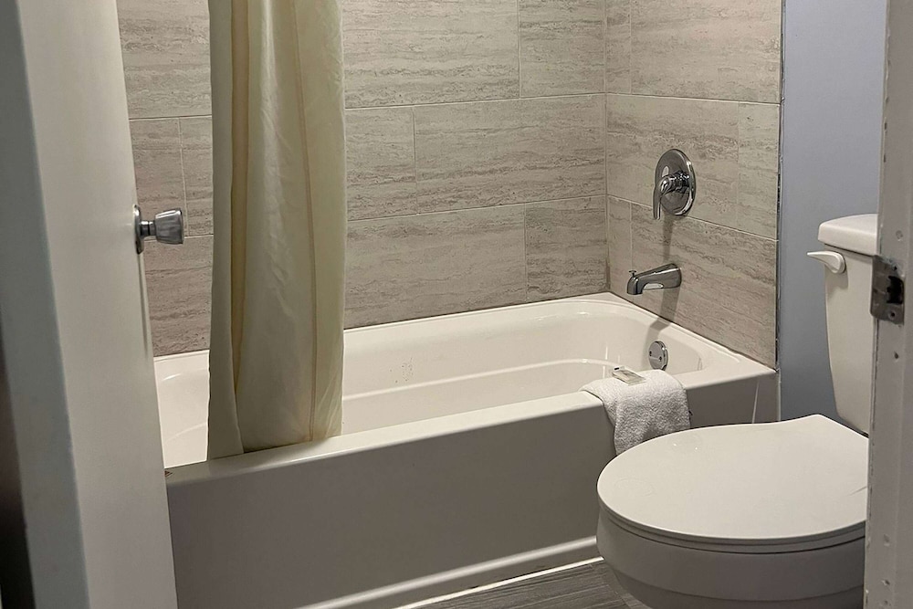 Travelodge by Wyndham Carlisle North - photo 9
