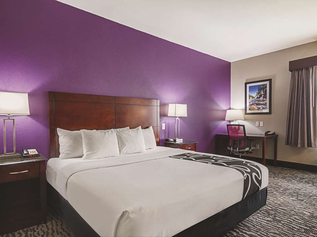 La Quinta Inn & Suites by Wyndham Fresno Northwest - photo 21