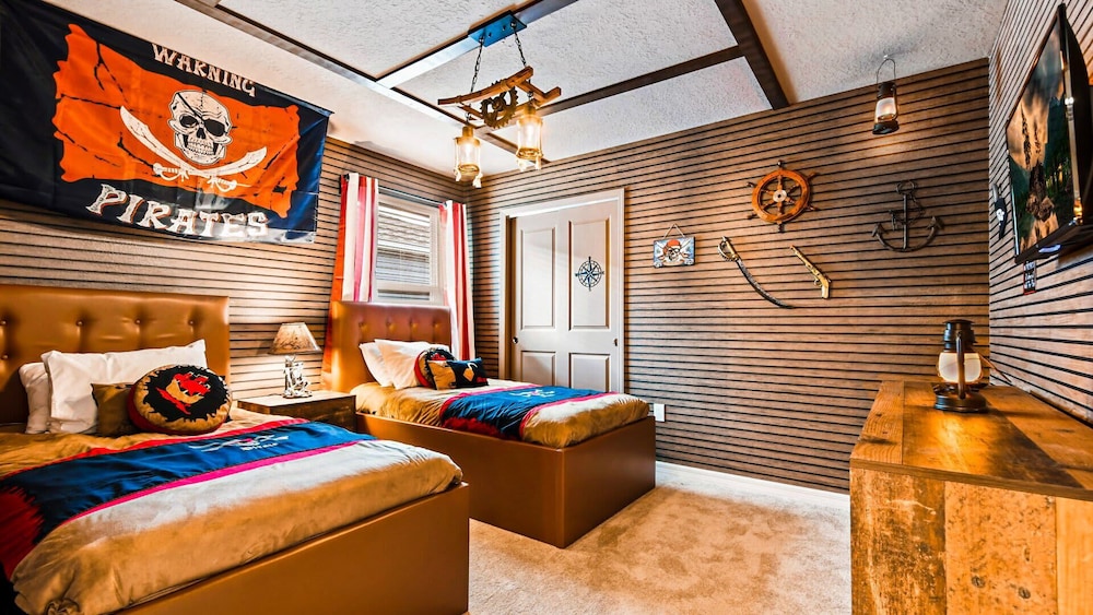 Fantasy Themed 3348 Davenport — 4-Star Luxury Hotel in Davenport, United States