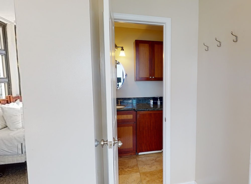 Waikiki Banyan Condo Located One Block From Waikiki Beach by Koko Resort Vacation Rentals - photo 56