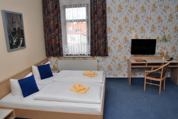 Hotel Am Hohen Schwarm — Saalfeld — photo 4