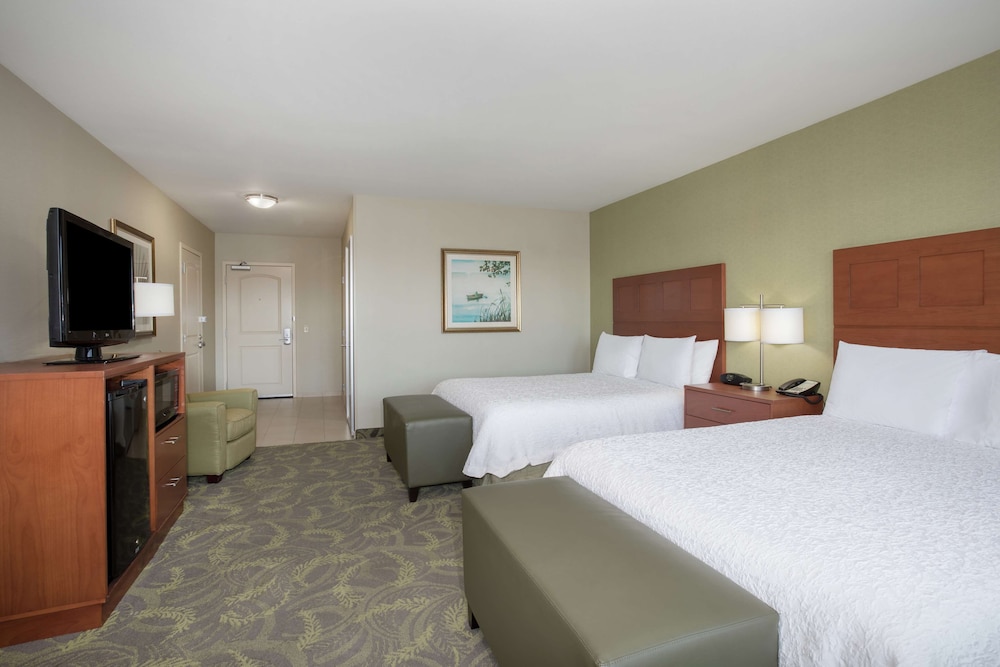 Hampton Inn and Suites Astoria - photo 38