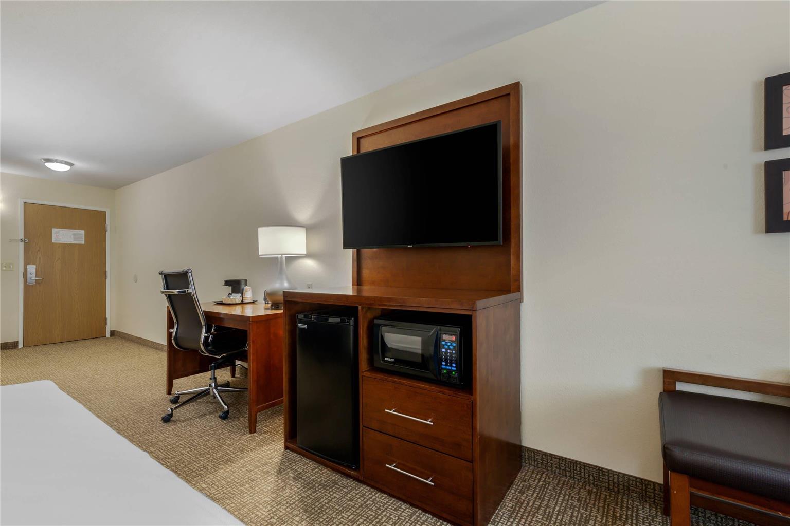 Comfort Suites Johnson Creek Conference Center - photo 20