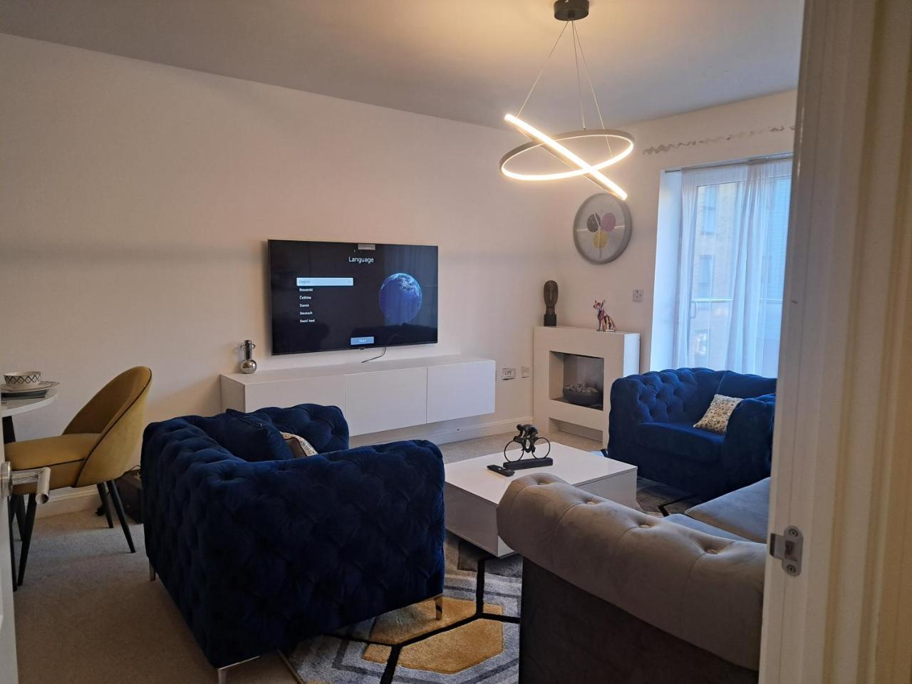 Stunning Station Apartment with free Parking — 4-Star Luxury Hotel in Rochester, United Kingdom