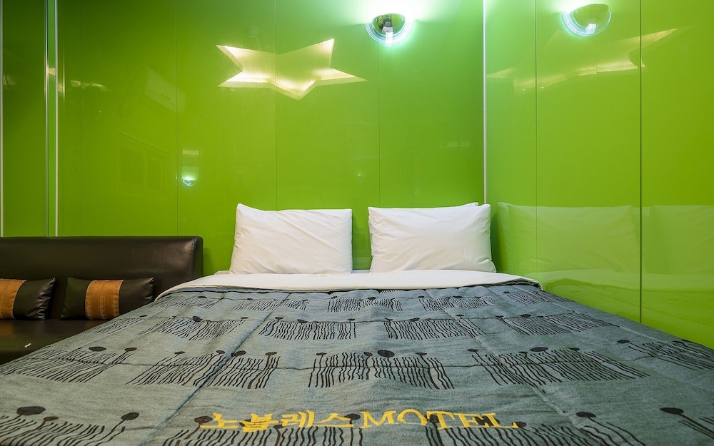 Suwon Yeonmu Noblesse in Suwon, South Korea