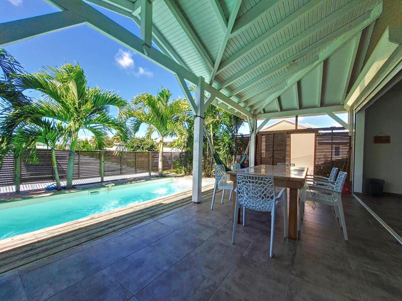 Cannelle in Sainte-Anne, Guadeloupe