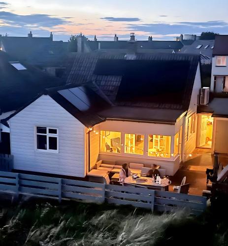 Marram Cottage Well Equipped Cosy Home from Home Next to Beach — 4-Star Luxury Hotel in Beadnell, United Kingdom