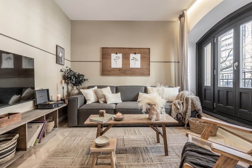 Iruela 3 Bedrooms and Office in Trafalgar Madrid