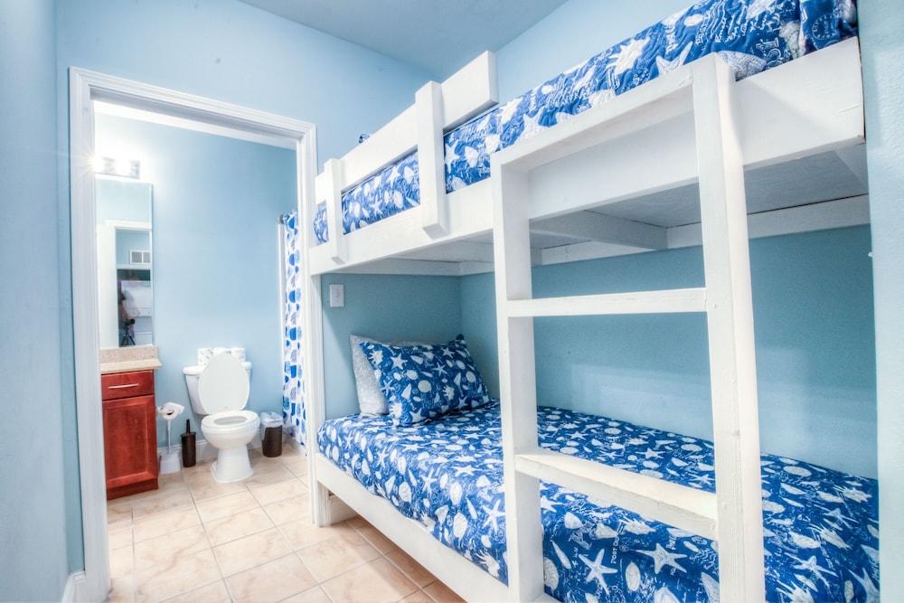Laketown Wharf Resort by Aneliya's Rentals - photo 184