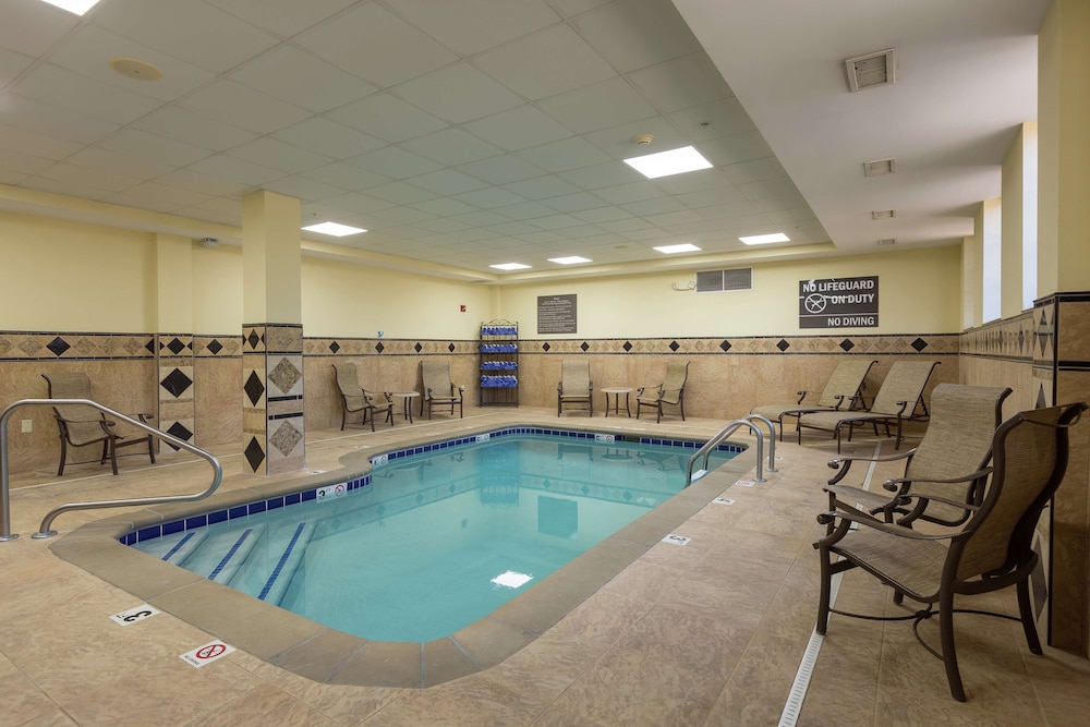 Hampton Inn & Suites Knoxville Downtown - photo 12