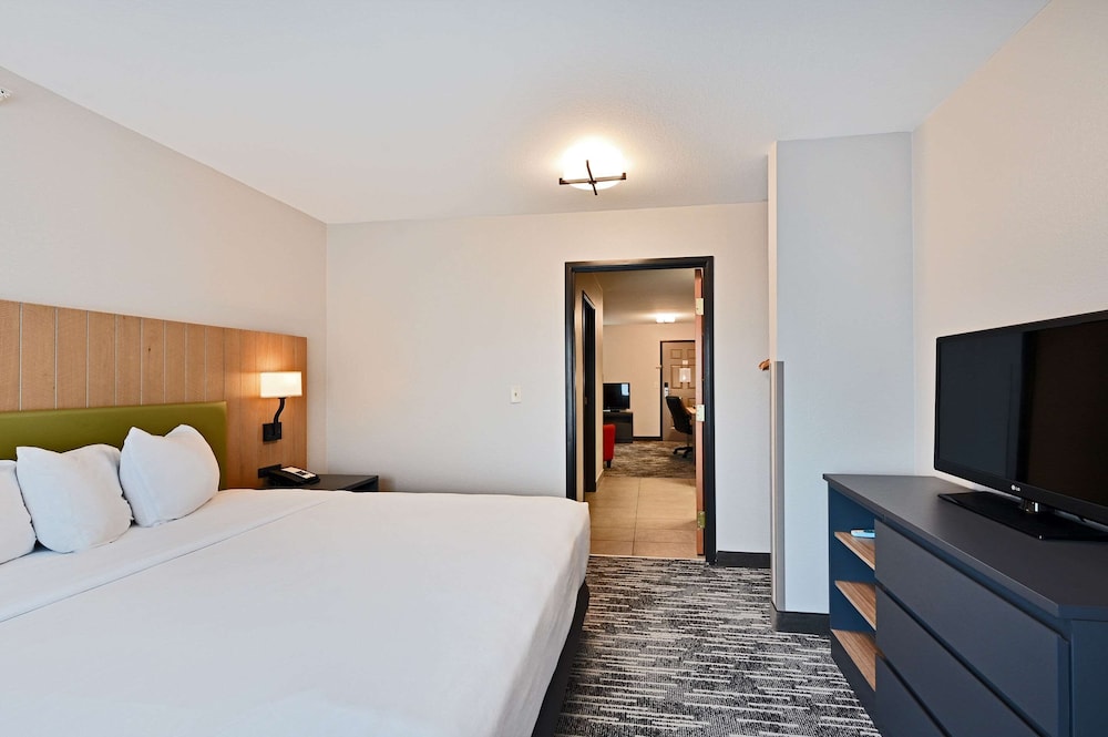 Country Inn & Suites by Radisson Bloomington Normal Airport IL - photo 8