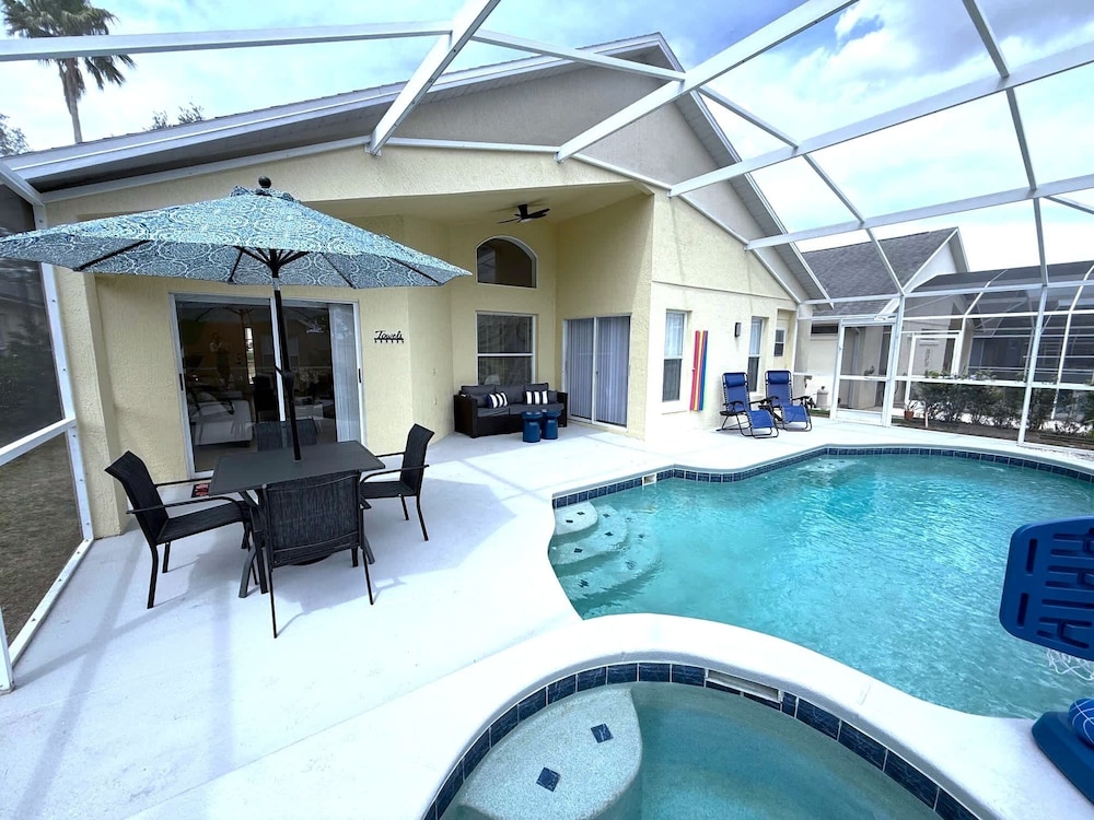 Beautiful South Facing Pool Home in Southern Dunes — 4-Star Luxury Hotel in Haines, United States