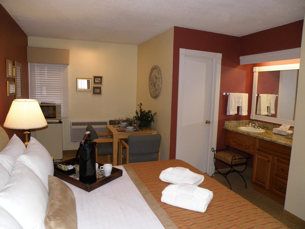 The River's Edge Motel Lodge & Resort - photo 5