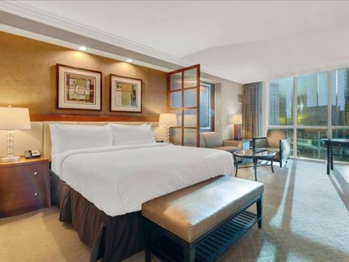 Ultimate Vegas Trip with Sphere View Pool and Gym