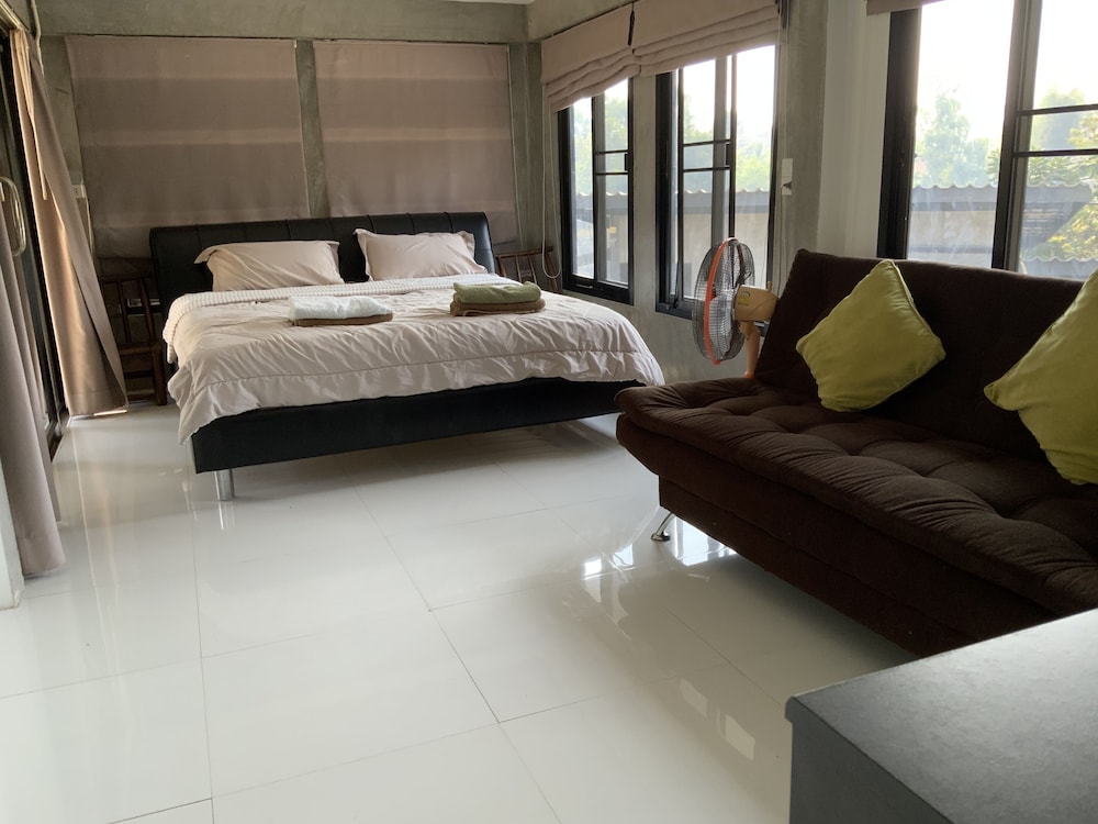 Morocco blue cafe by chilong river farm — 4-Star Luxury Hotel in Kosum Phisai, Thailand