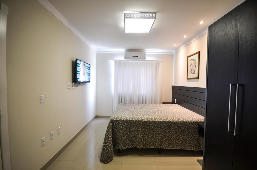 Baia dos Golfinhos & Vista Bella in Itapema, Brasil