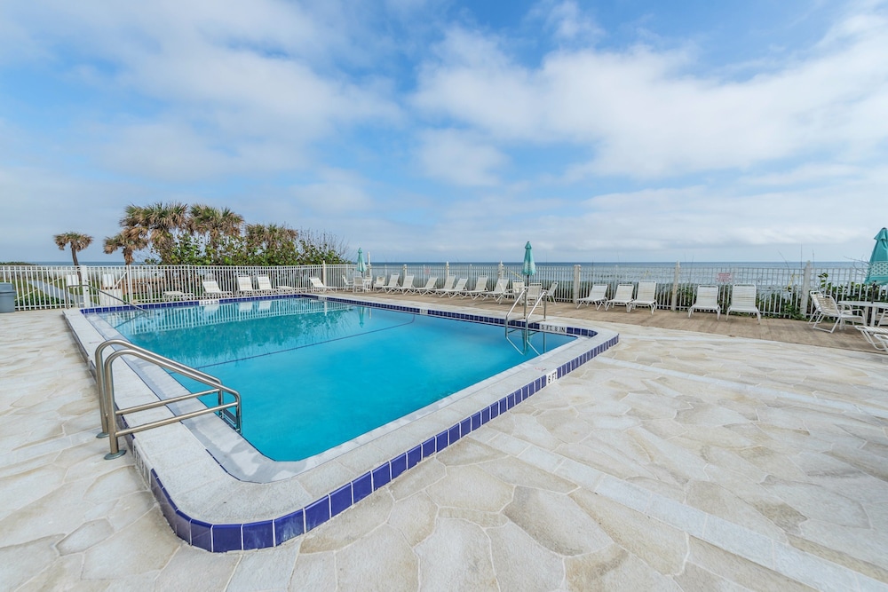 Indian Harbour Beach Club by Happy Palm Stays - photo 8