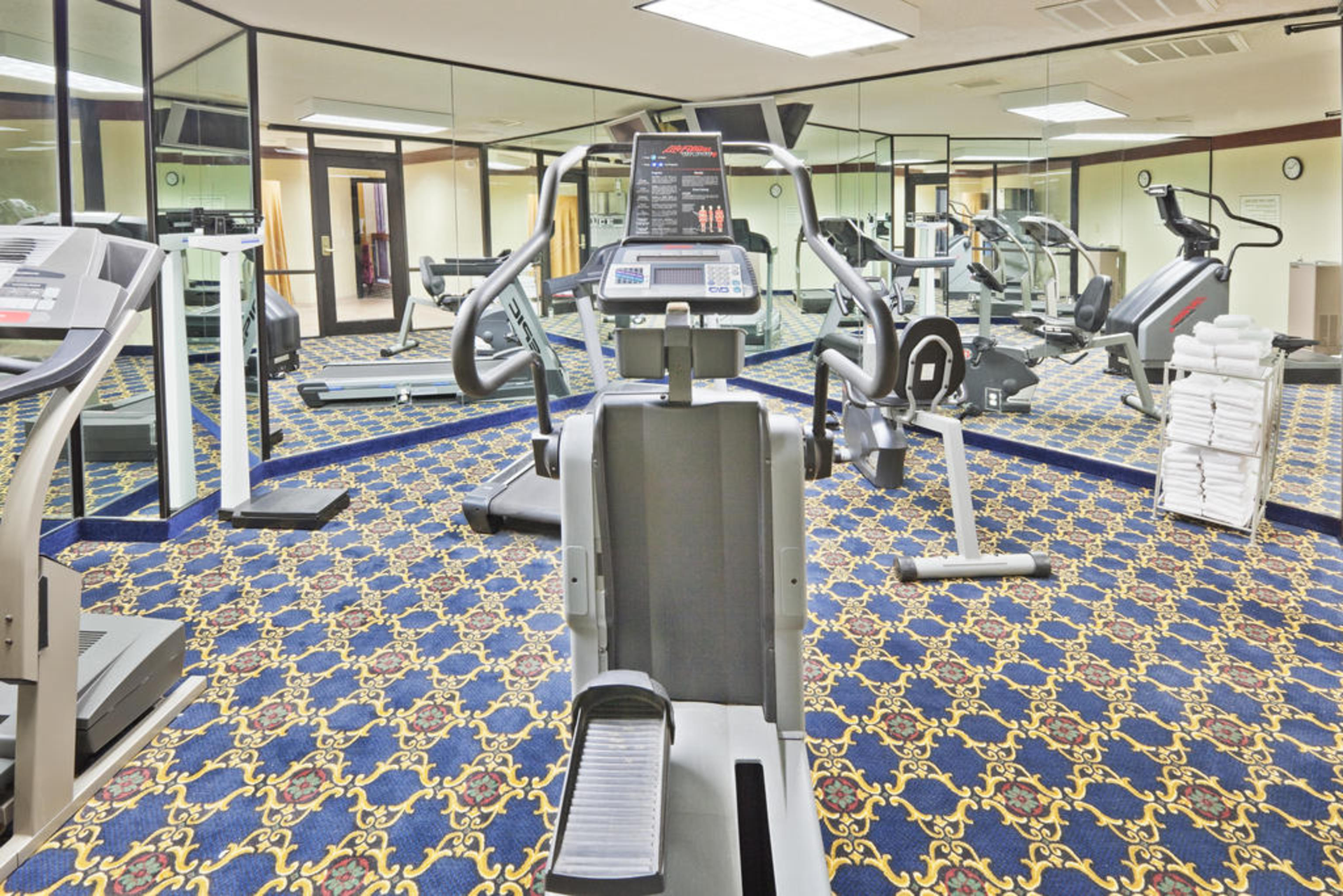 Days Inn & Suites by Wyndham Tahlequah - photo 17