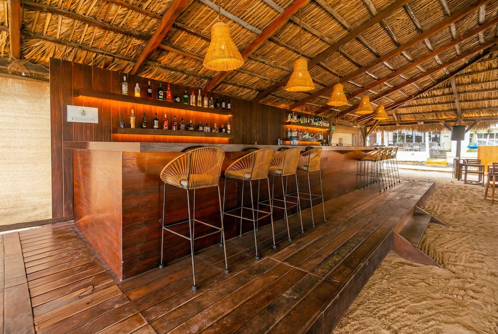 Artisan Family Hotels And Resorts Playa Esmeralda