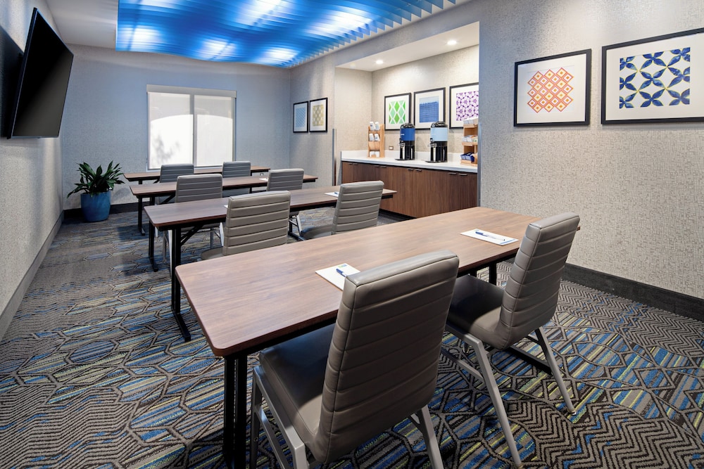 Holiday Inn Express Hotel & Suites Atascadero by IHG - photo 61