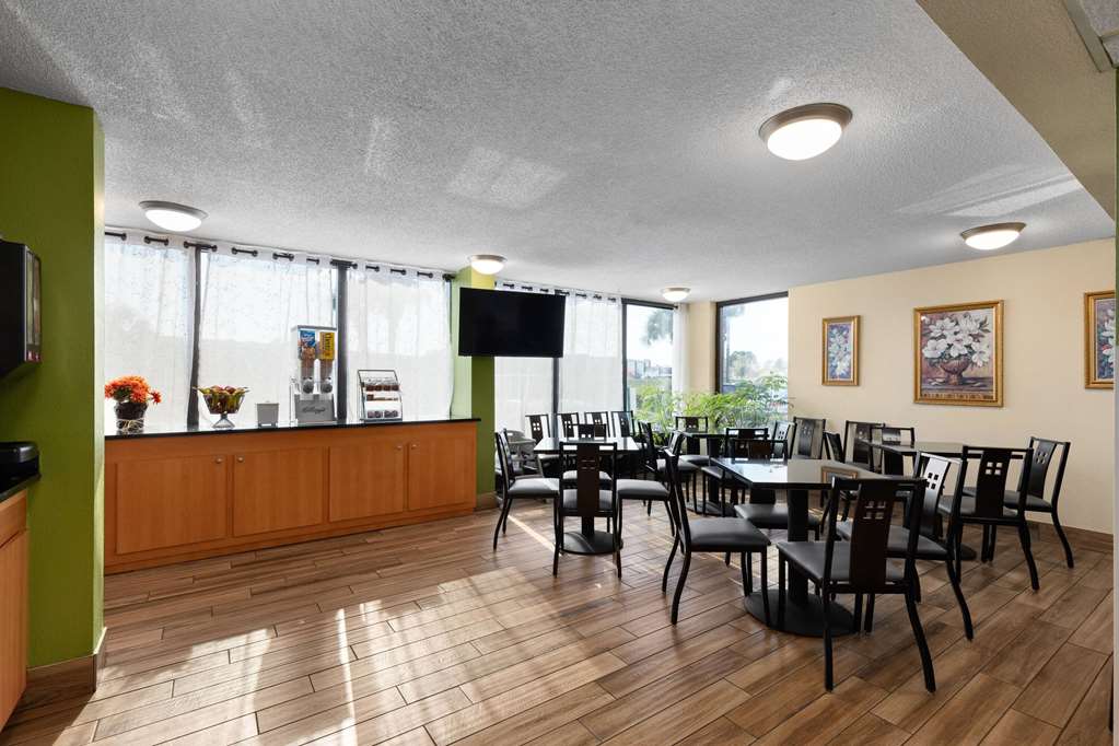 Super 8 by Wyndham Myrtle Beach Market Common Area - photo 21