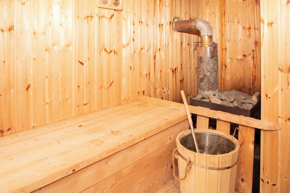 Indoor spa tub