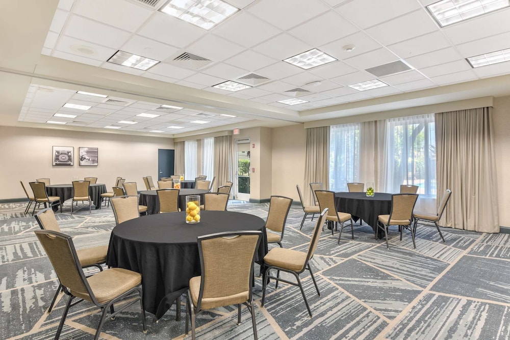 Hilton Garden Inn LAX El Segundo - photo 42