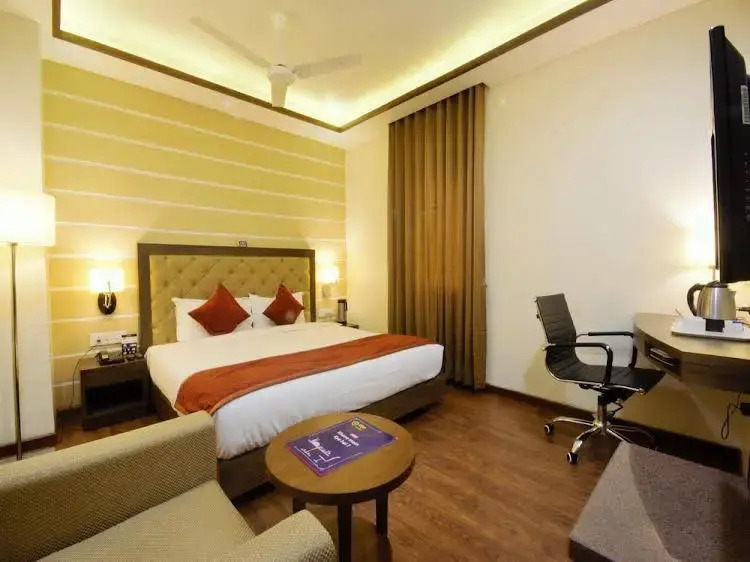 Hotel Naeeka - last minute hotel in Ahmedabad