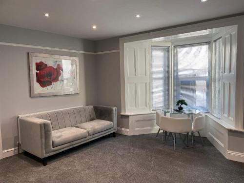 Large 1 Bedroom Flat With Private Parking — 4-Star Luxury Hotel in Plymouth, United Kingdom